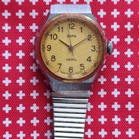 Часы женские "Заря" кварц., позолота, на ходу, с браслетом...б/у...из СССР....