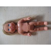 Небольшая кукла