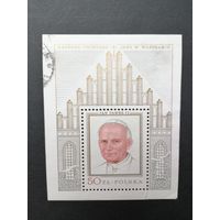 Польша 1979 Блок Mi.75 (gold) с маркой "Визит Папы римского Павла Иоанна II в Польшу" (гашение без клея) марка Mi.2631 каталог 7.50 евро