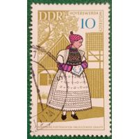 ГДР 1968. Женский праздничный костюм из региона Хойрсверда