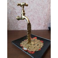Денежный кран. Панно из монет. Аукцион с 1.00 руб.