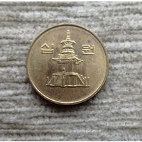 Werty71 Южная Корея 10 вон 2000 Пагода в храме Пул Гук