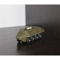 Детская игрушка, металлический танк.