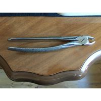 Старинные стоматологические щипцы