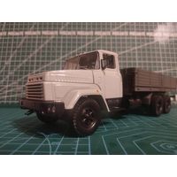 Масштабная модель КраЗ-250 Бортовой Наш Автопром