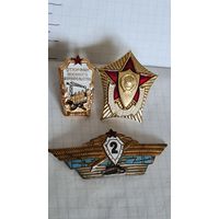 С 1 РУБЛЯ ! ЛОТ ТРИ ЗНАКА  ОТЛИЧНИК СТРОИТЕЛЬ , МВД ,ВОРУЖЁННЫЕ СИЛЫ СССР