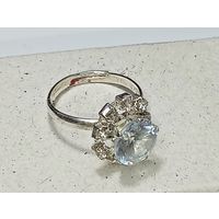 Кольцо с камушком .