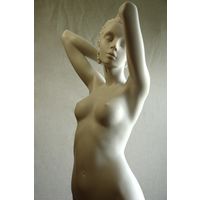 Статуя ПЕРЕД ЗЕРКАЛОМ Мрамор Выс 120 см. Вес 27.5 кг. выставочный ЭКСКЛЮЗИВ .