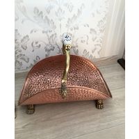 Медная дровница на львиных лапах 1940 гг