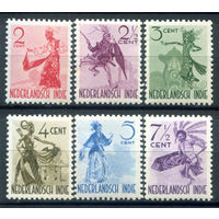 Нидерландская Индия - 1941/48г. - национальные танцы - 6 марок - MNH, 3 марки с пузырьками на клее, номинал 2 1/2 с пятнышком на лицевой стороне. #3-WB-71-A-1
