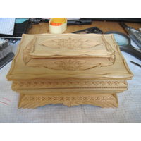 Шкатулка деревянная резная.