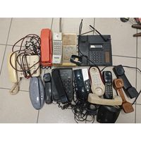 Лотом, 8 старых телефонов стационарных.