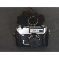 Классический советский пленочный дальномерный фотоаппарат ФЭД-5В.
