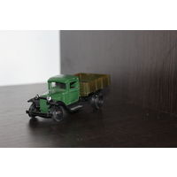 Модель автомобиля "Газ - АА 1:43", металл + пластик.
