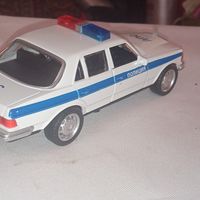 Машинки в коллекцию Мерседес 123 полиция