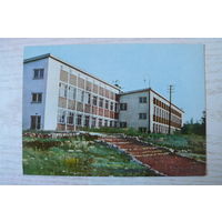 Прибалтика, Латвийская ССР, Школа в Звейниекциемсе; чистая.