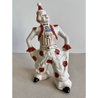 СТАТУЭТКА ФАРФОРОВАЯ "КЛОУН". 18*10*6 СМ. МИНСКИЙ ФФЗ. КЛЕЙМО ПОДКОВА. СМ.КЛЕЙМО , ФОТО И ОПИСАНИЕ.