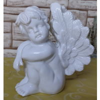 Фарфоровый ангелочек, высота 13.5 см