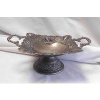 Конфетница Орешница на подставке 21 х 14 см Серебрение 02