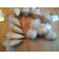 Набор стильных украшений, 12 штук. Очень красиво смотрятся, как застаренные, диаметр шара 8 см, "сосулька" 14 см. Качественный пластик, покупала в Польше. Продаю комплектом без торга, стоили на порядо