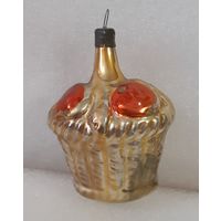 Игрушка ёлочная Корзинка с красными розами, стекло. СССР