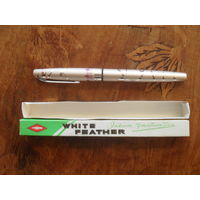 Перьевая Ручка WHITE FEATHER. CHINA.Золотое перо,новая в упаковке.