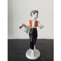 Мальчик Нильс с гусем.  Hollohaza. Венгрия.