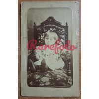 1890-е Визит портрет девочка на стуле студийное фото типажи ретро фотограф Животов СПБ