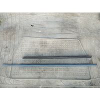 Молдинг стекла двери передней левой Mitsubishi Carisma