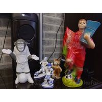 Статуэтки футбольные.