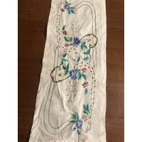 Дорожка вышитая гладью