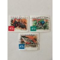 Три марки из серии "Птицы пустыни" - Разноцветный расписной малюр(Malurus lamberti), Расписной астрильд (Emblema pictum) и Красногрудая чекановая трясогузка (Epthianura tricolor)