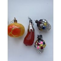 Лот елочных игрушек. Имеются дефекты.