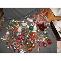 Новогодние,ёлочные игрушки из СССР 25 шт.,гирлянда(в ремонт),дождики,бусы и др.С рубля.