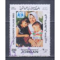 [1114] Иордания 1999. Дети с матерью. Гашеная марка.