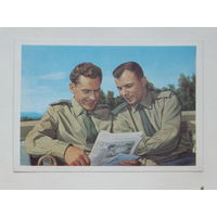 Титов и Гагарин космонавты  1961  10х15 см