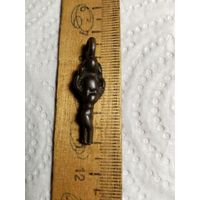 Редкая древняя подвеска. Девушка с кувшином