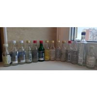 Бутылочки от алкоголя.