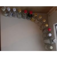 Бутылочки от алкоголя.