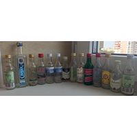 Бутылочки от алкоголя.