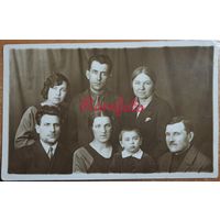 1930-е Коллективный снимок семья типажи ретро