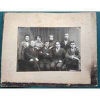 Фото группы учащихся 4-го курса Кокинского агрономического техникума. г. Брянск. 1935 г. 11х17 см. На паспарту