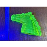 Статуэтка Голова лошади из уранового стекла . Чехия