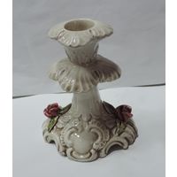 Подсвечник фарфоровый 70-е годы Европа. Высота 11 см.