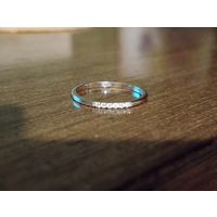 Серебряное кольцо с  фианитами размер 17