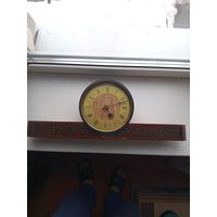 Часы настольные марки ,,Янтарь'' в ремонт.