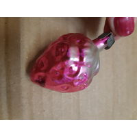 Игрушка ёлочная розовая Клубника, стекло. СССР