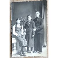 Фото молодежи. 1930-е. 8.5х13.5 см.