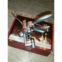 Штопор рычажного типа, рабочий, есть мелкий дефект.