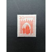 ГДР 1958 Марка "Строительство морского порта в Ростоке" (чистая* с наклейкой) Mi.634 каталог 1.00 евро